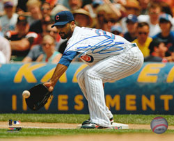 Derrek Lee Signed Picture - Chicago Cubs Autographed 8x10 Photograph - Fielding